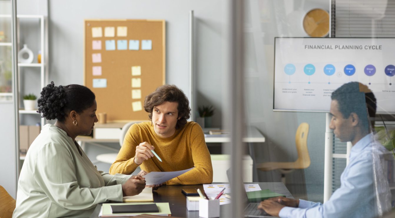 people-working-together-medium-shot